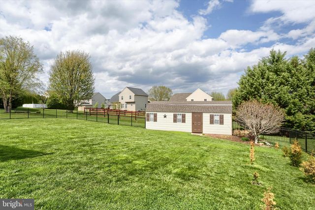 365 LYNNE DR, Mount Wolf, PA 17347