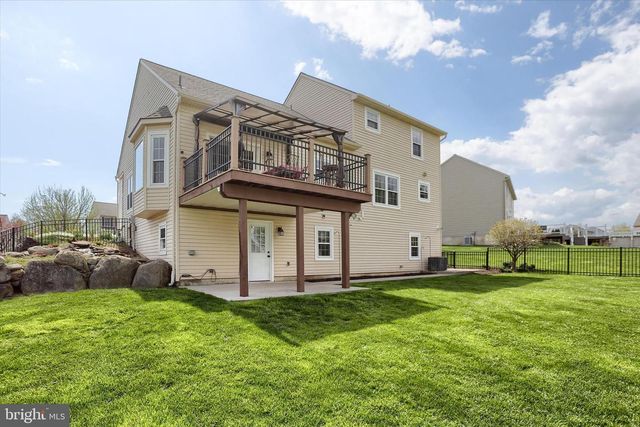 365 LYNNE DR, Mount Wolf, PA 17347