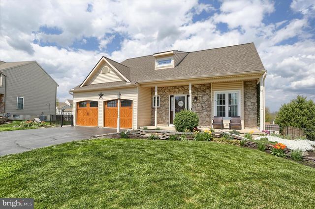 365 LYNNE DR, Mount Wolf, PA 17347
