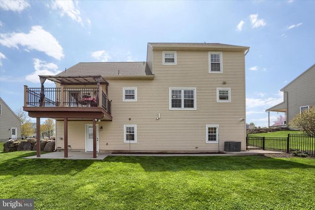 365 LYNNE DR, Mount Wolf, PA 17347