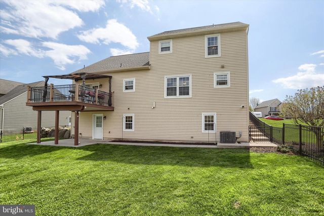 365 LYNNE DR, Mount Wolf, PA 17347