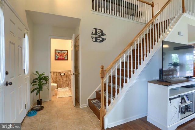 365 LYNNE DR, Mount Wolf, PA 17347