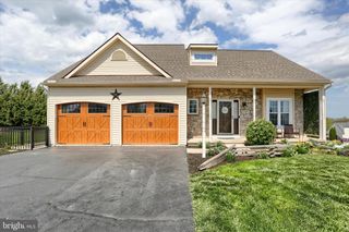 365 LYNNE DR, Mount Wolf, PA 17347