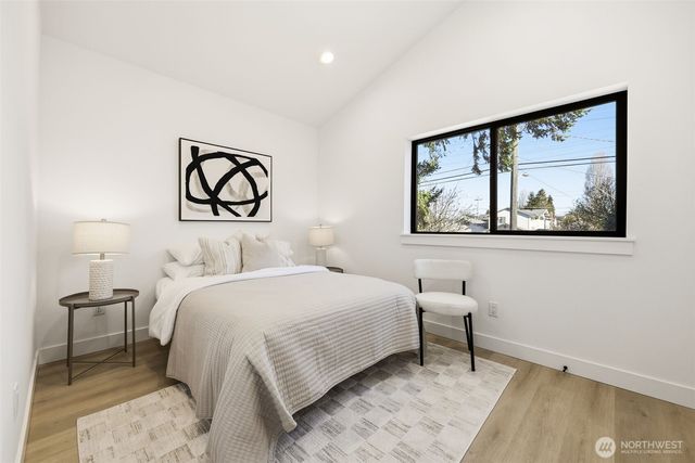 526 N 100th Street, Seattle, WA 98133