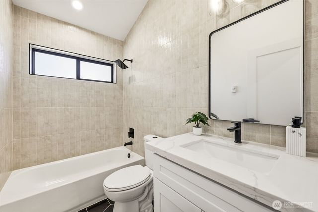 526 N 100th Street, Seattle, WA 98133