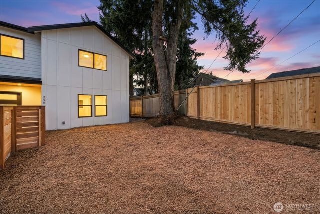 526 N 100th Street, Seattle, WA 98133