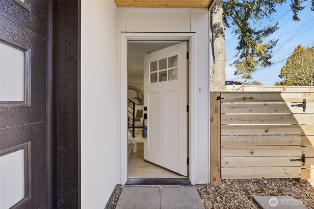 526 N 100th Street, Seattle, WA 98133