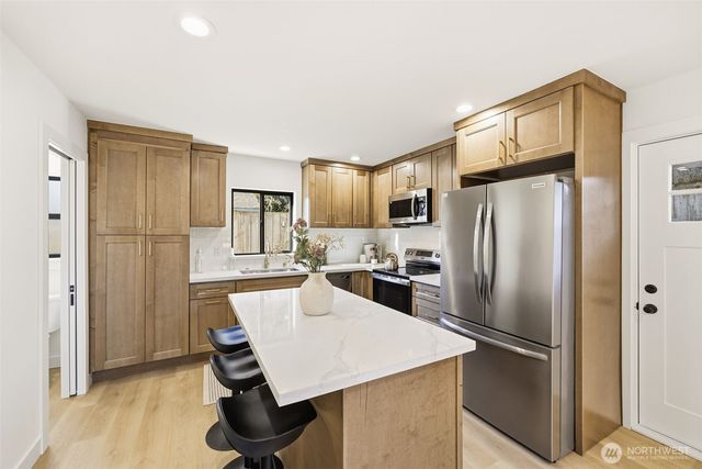 526 N 100th Street, Seattle, WA 98133