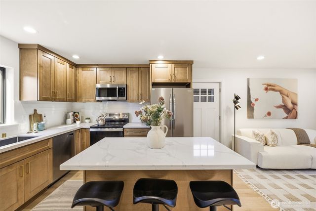526 N 100th Street, Seattle, WA 98133