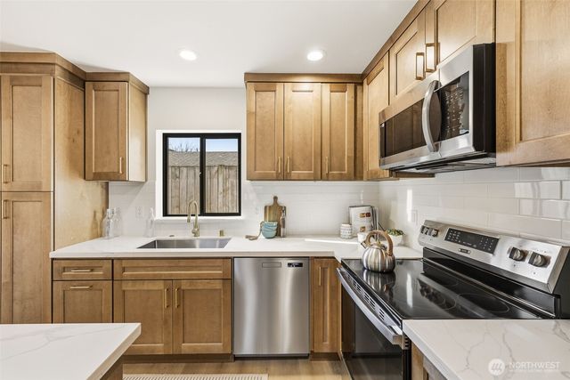 526 N 100th Street, Seattle, WA 98133