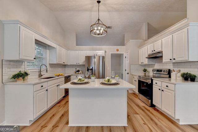 1581 Highland Bluff Court, Suwanee, GA 30024