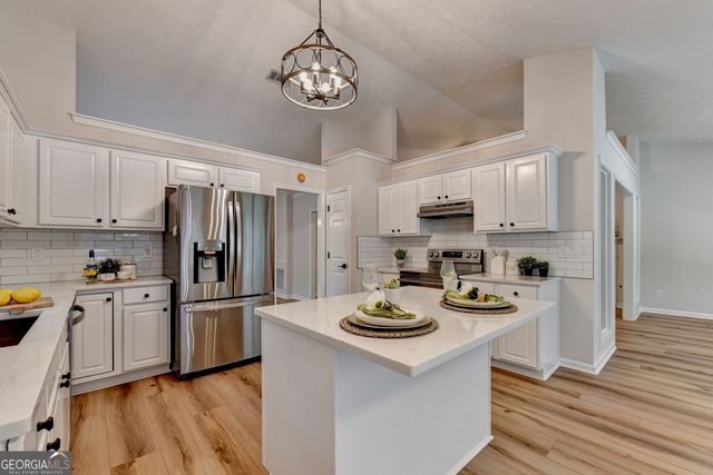 1581 Highland Bluff Court, Suwanee, GA 30024