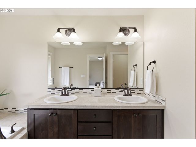 8702 Sw VALE Ct, Wilsonville, OR 97070