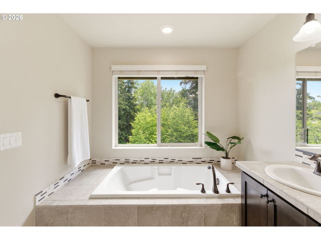 8702 Sw VALE Ct, Wilsonville, OR 97070