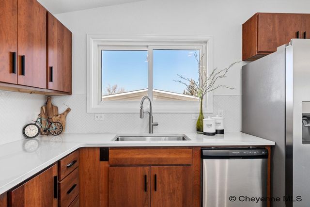 5048 REDMOND RD, Cheyenne, WY 82009