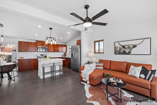 5048 REDMOND RD, Cheyenne, WY 82009