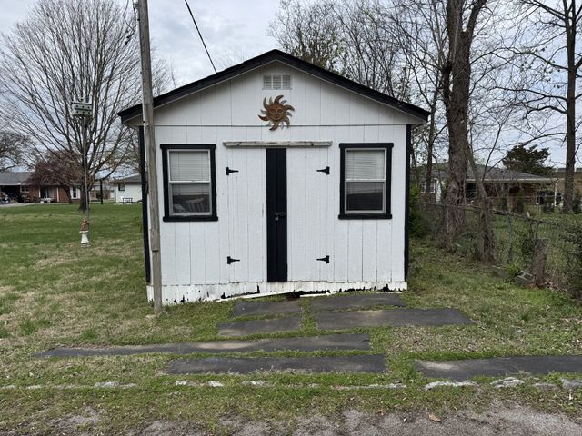 207 Elmwood Dr, Lebanon, TN 37087