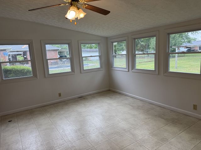 207 Elmwood Dr, Lebanon, TN 37087
