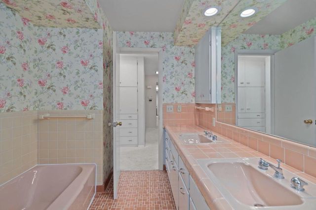 1801 N RACINE STREET, Appleton, WI 54911