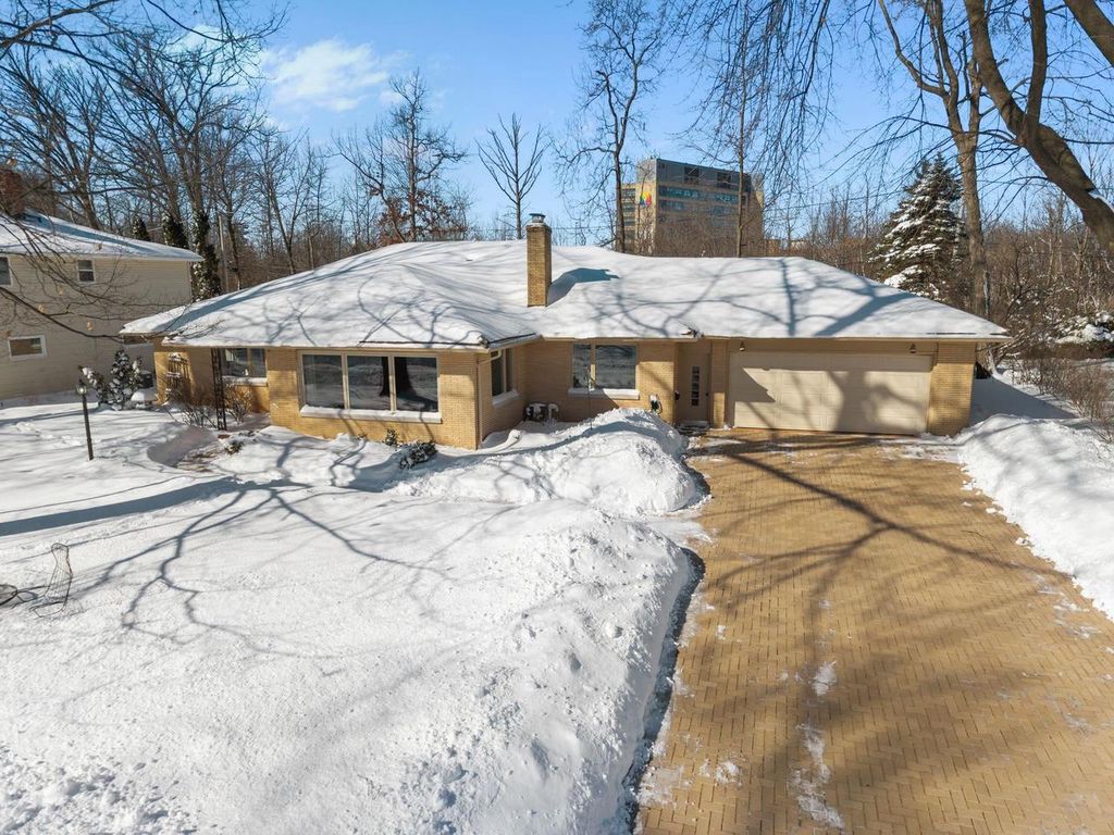 1801 N RACINE STREET, Appleton, WI 54911