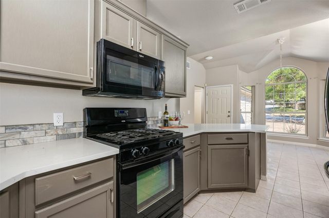 9108 Wellesley DR, Austin, TX 78754