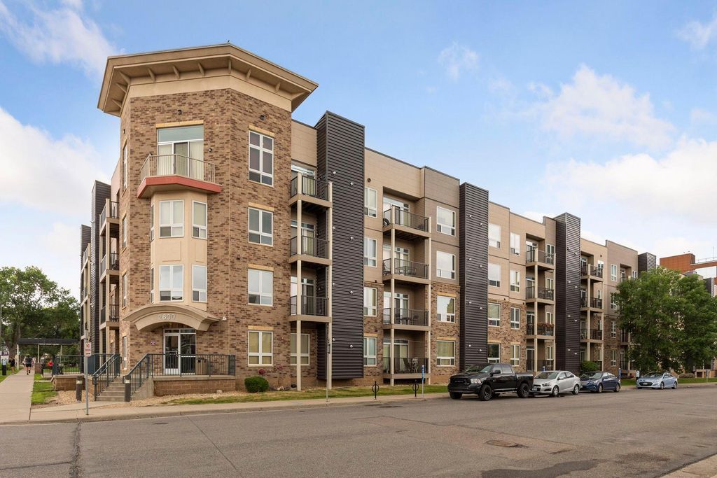 2600 University Avenue SE 105, Minneapolis, MN 55414
