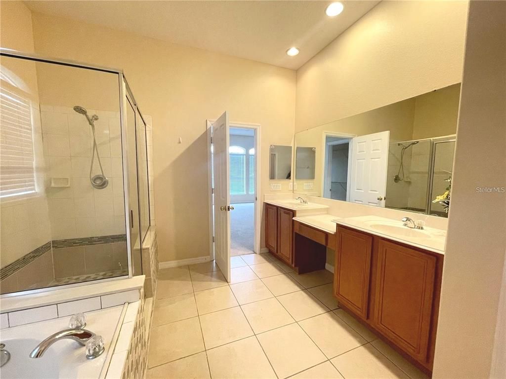 Image 12 of property listing at 2554 SAND ARBOR CIRCLE, Orlando, FL 32824