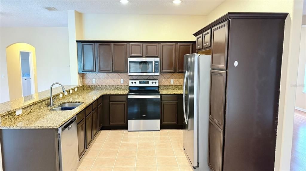 Image 4 of property listing at 2554 SAND ARBOR CIRCLE, Orlando, FL 32824