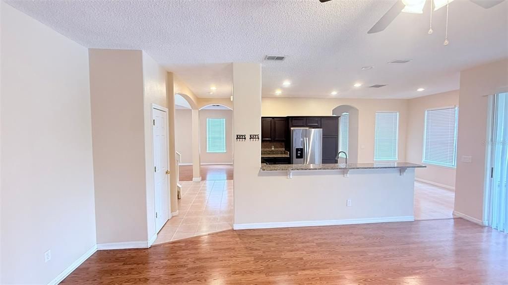 Image 6 of property listing at 2554 SAND ARBOR CIRCLE, Orlando, FL 32824