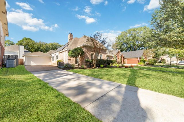 6306 Castle Lane Drive, Houston, TX 77066