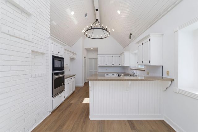 6306 Castle Lane Drive, Houston, TX 77066