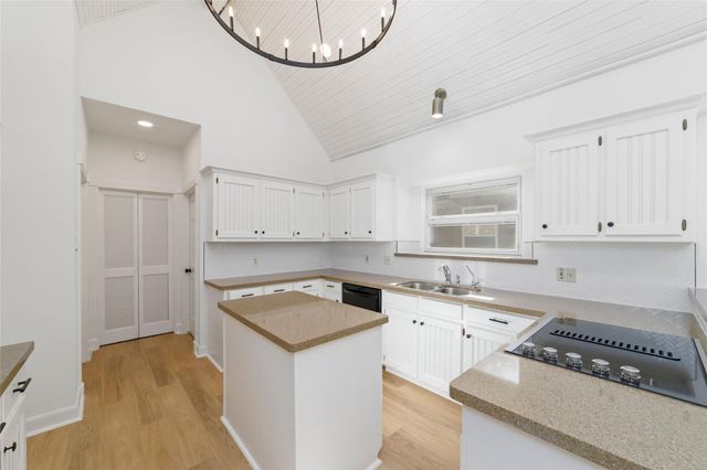 6306 Castle Lane Drive, Houston, TX 77066