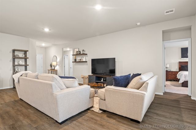 7406 E 143 Place, Collinsville, OK 74021