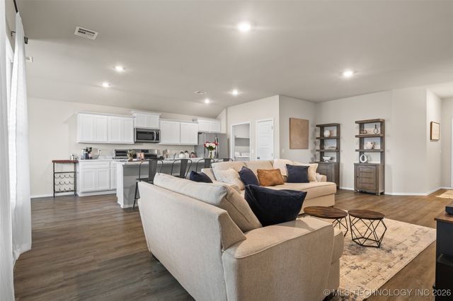 7406 E 143 Place, Collinsville, OK 74021