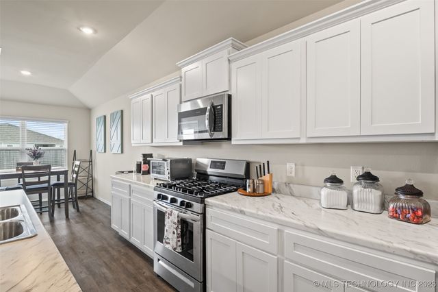 7406 E 143 Place, Collinsville, OK 74021