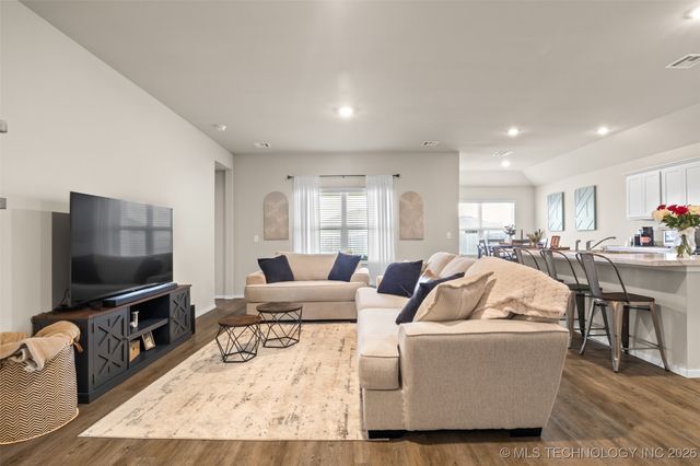 7406 E 143 Place, Collinsville, OK 74021