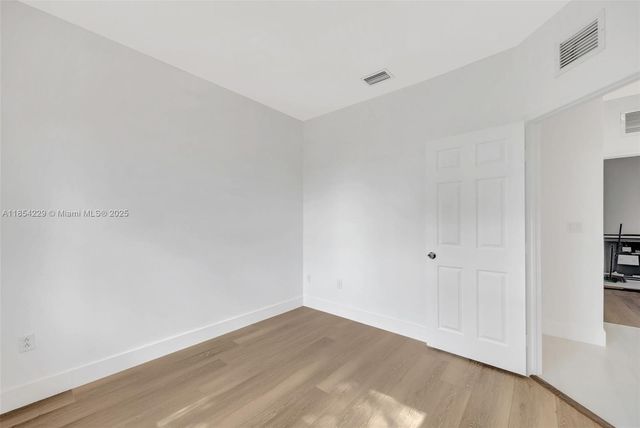 964 NE 41st Pl, Homestead, FL 33033