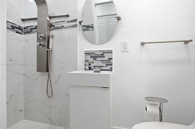 5521 SW 104th Ave, Miami, FL 33165