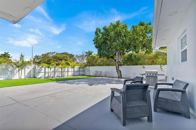 5521 SW 104th Ave, Miami, FL 33165