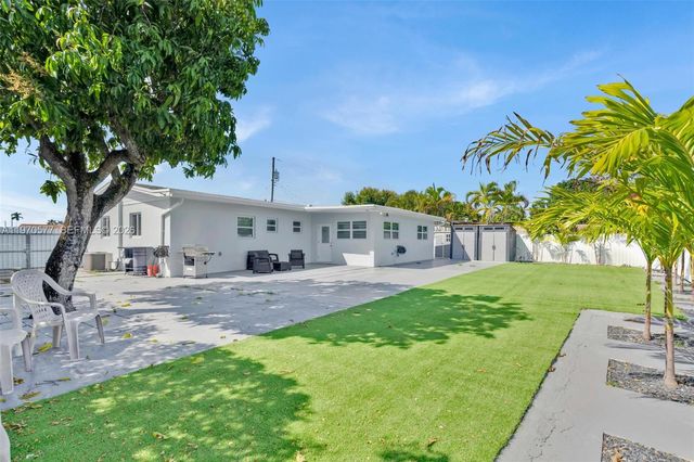 5521 SW 104th Ave, Miami, FL 33165