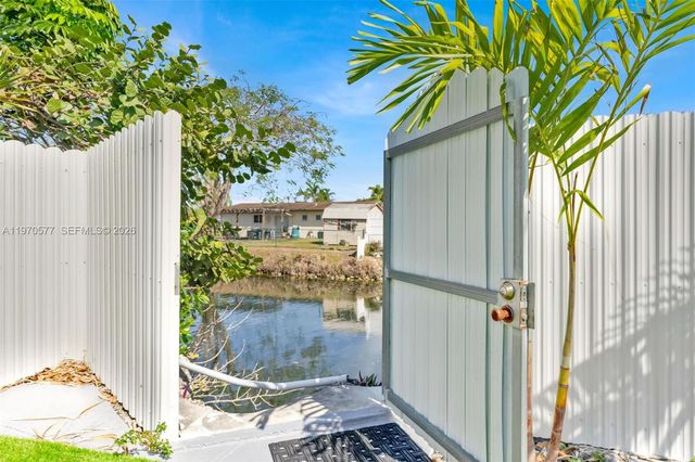 5521 SW 104th Ave, Miami, FL 33165