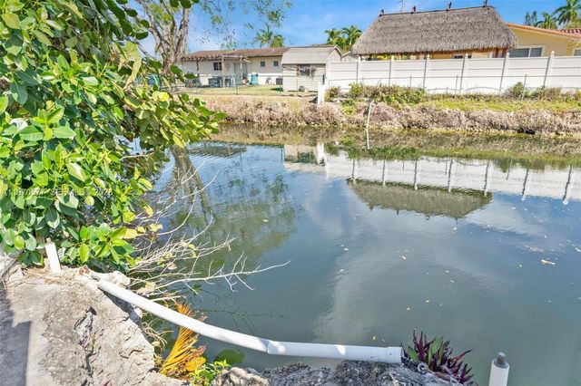 5521 SW 104th Ave, Miami, FL 33165