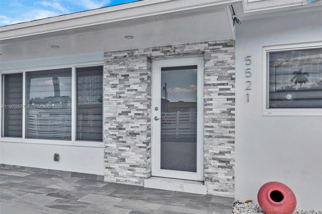 5521 SW 104th Ave, Miami, FL 33165