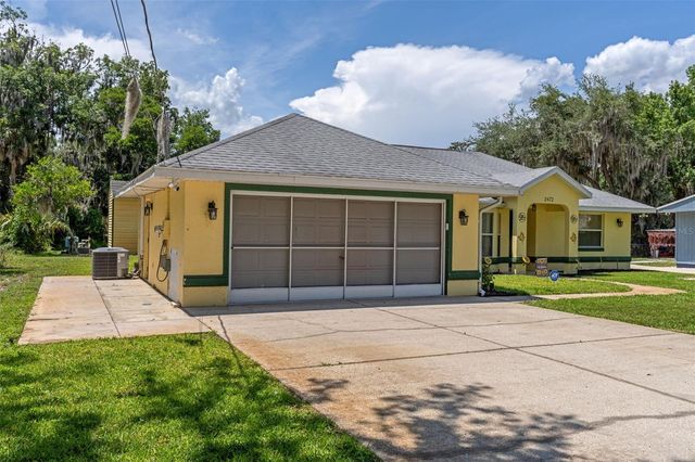 2472 CR 447, Lake Panasoffkee, FL 33538