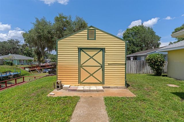 2472 CR 447, Lake Panasoffkee, FL 33538