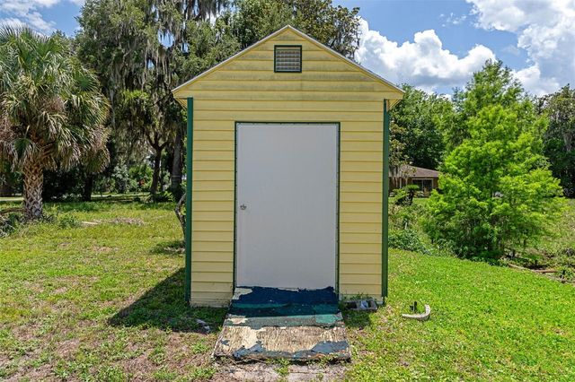 2472 CR 447, Lake Panasoffkee, FL 33538