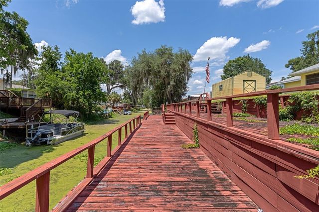 2472 CR 447, Lake Panasoffkee, FL 33538