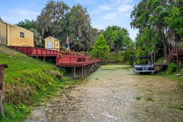 2472 CR 447, Lake Panasoffkee, FL 33538