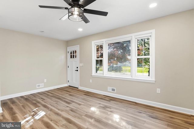 182 LAKE RD, Pasadena, MD 21122