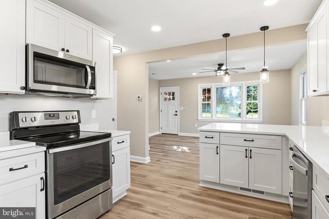 182 LAKE RD, Pasadena, MD 21122